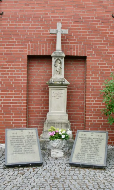 Kreuz an der Südseite des Vereinsgeländes