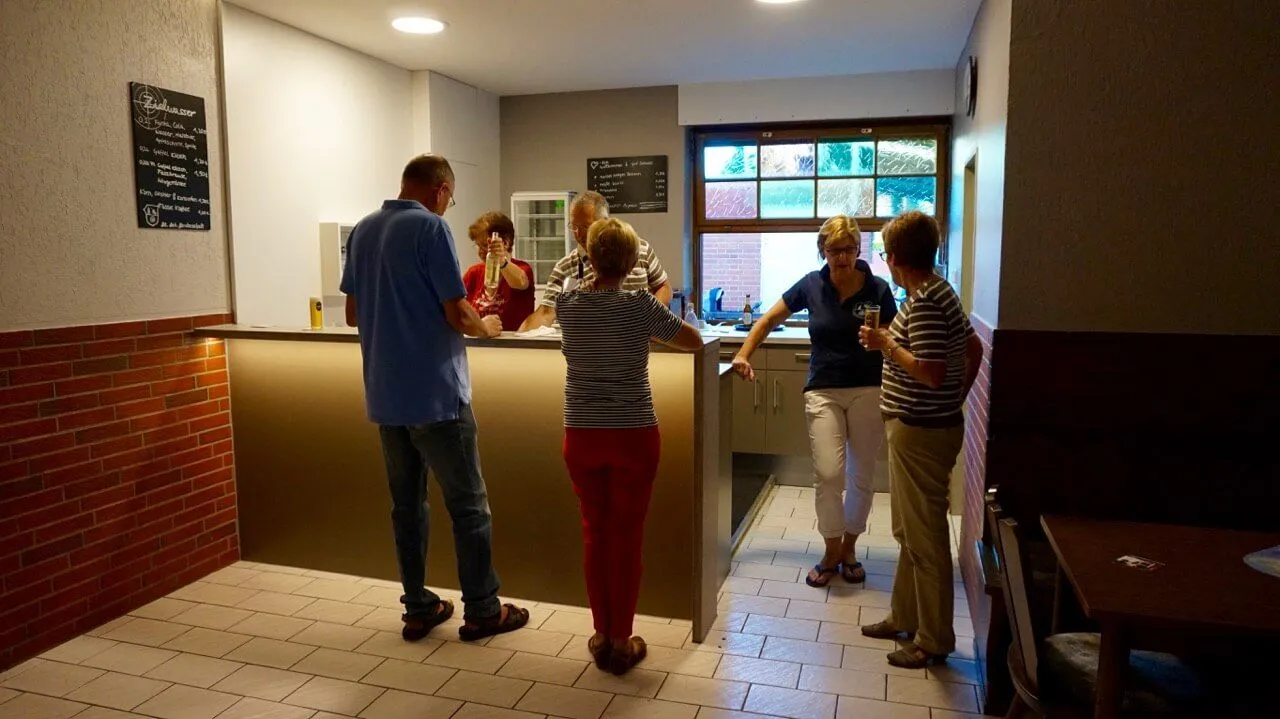 Vollständig erneuert: Die Theke im Schießraum