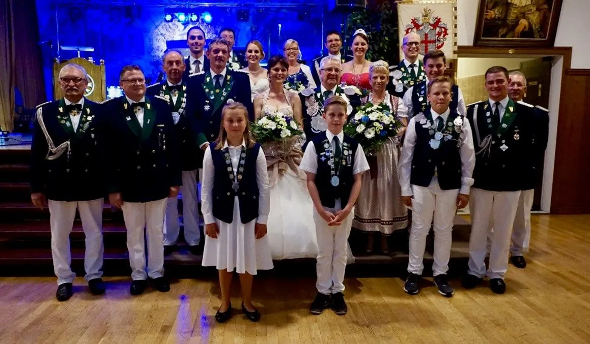 Alte und neue Majestäten nach der Krönung