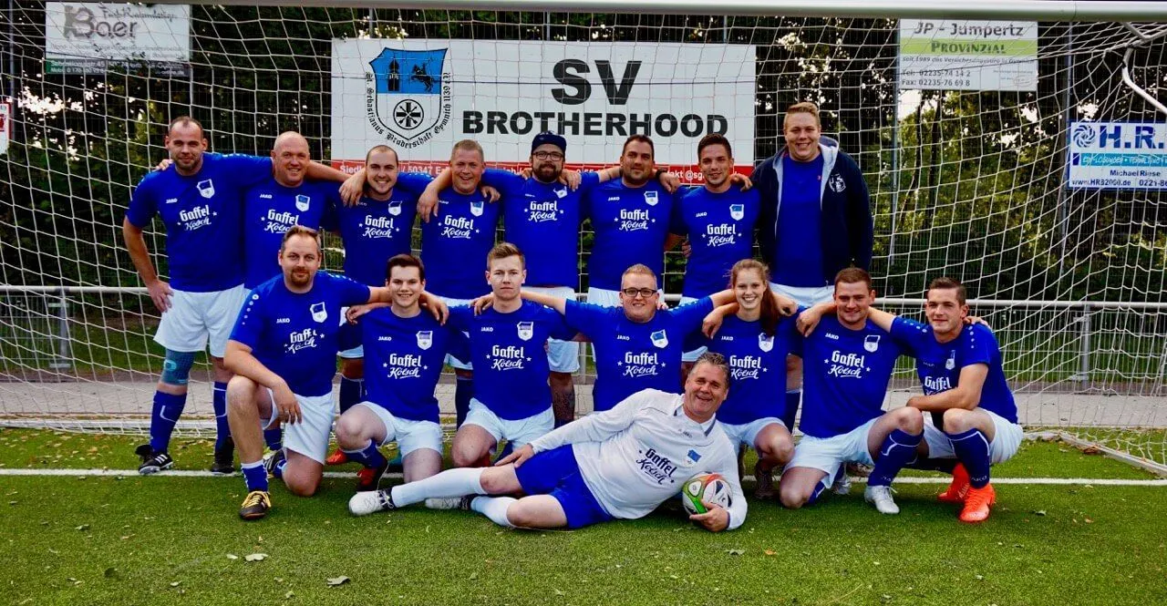 Der SV Brotherhood mit neuen Trikots