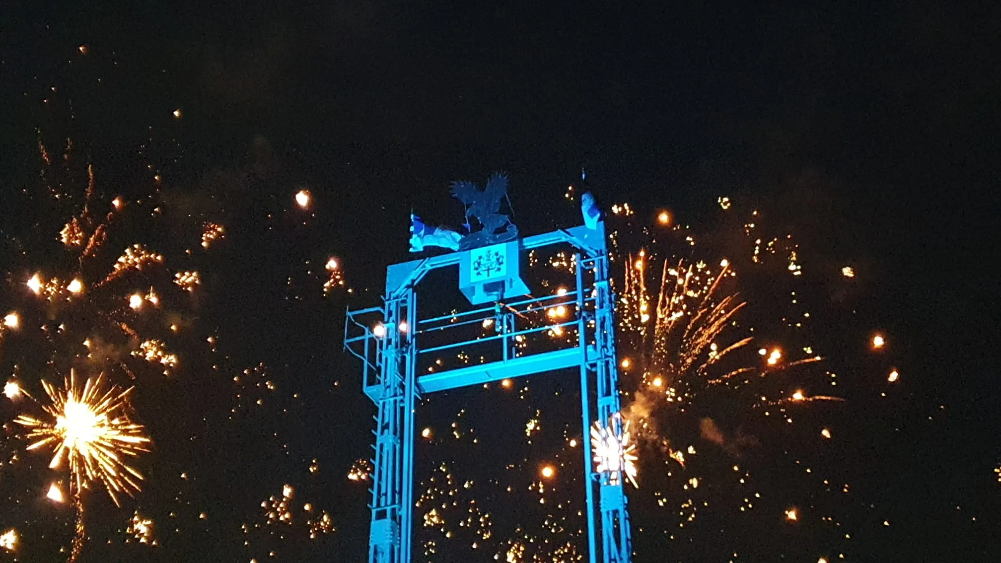 Feuerwerk und Hochstand