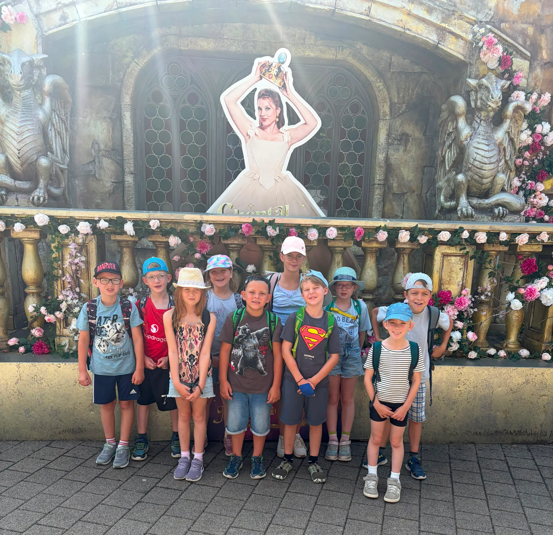 Gruppenfoto vor den Bavaria Filmstudios