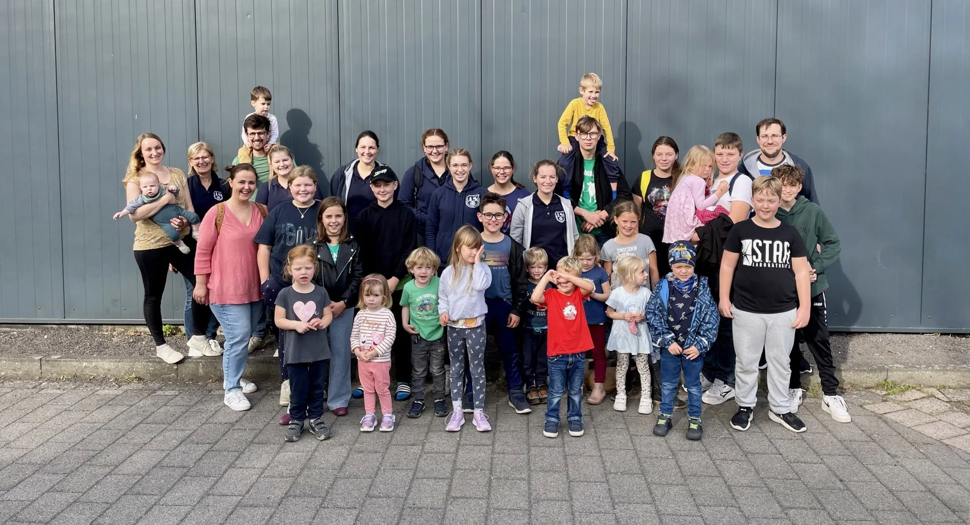 Gruppenfoto vor dem Silly Billy
