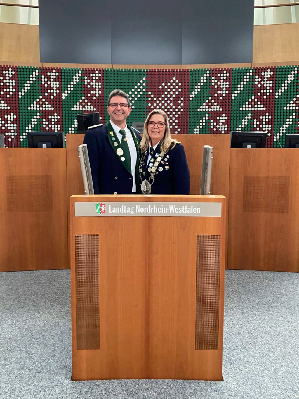 Königspaar Judith und Reiner Schmitz am Rednerpult