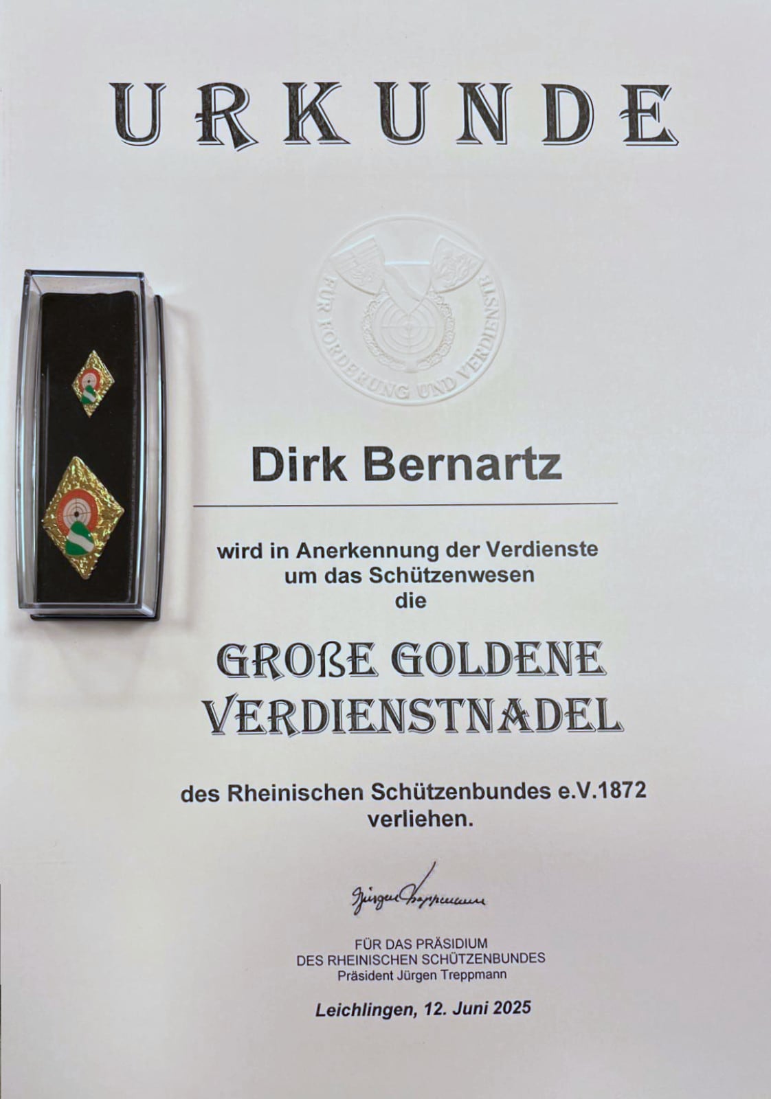 Urkunde zur Großen Goldenen Verdienstnadel