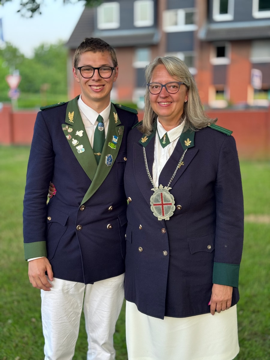 Königin Natalie Grzebieta mit Luc Axer
