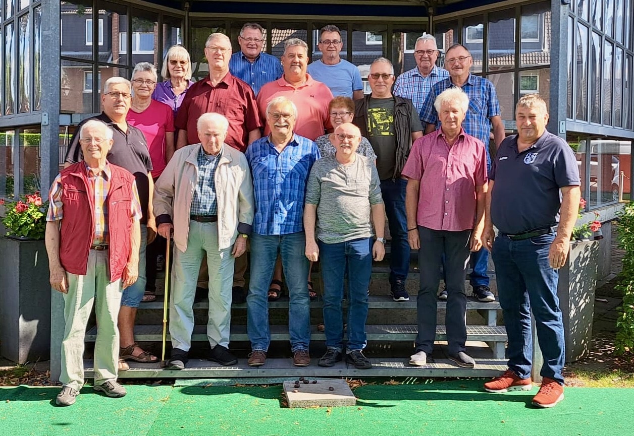 Gruppenfoto der Seniorensportschützen beim Sommerfest 2025