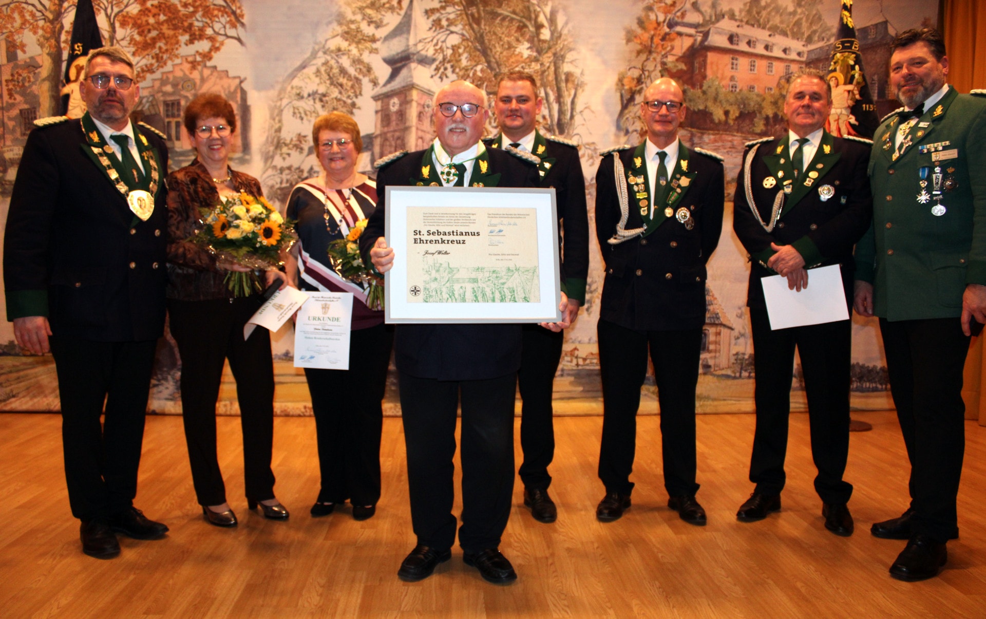 Gruppenfoto der Mitglieder mit ihren Auszeichnungen